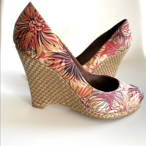 Floral wedges